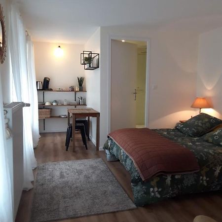 Agreables Chambres Independantes - Coutances Centre Экстерьер фото