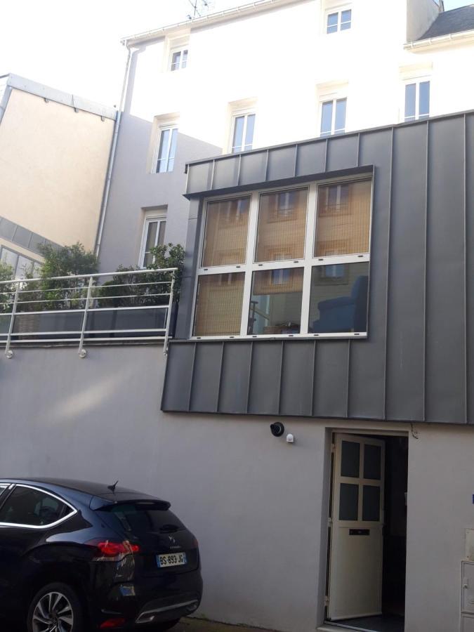 Agreables Chambres Independantes - Coutances Centre Экстерьер фото