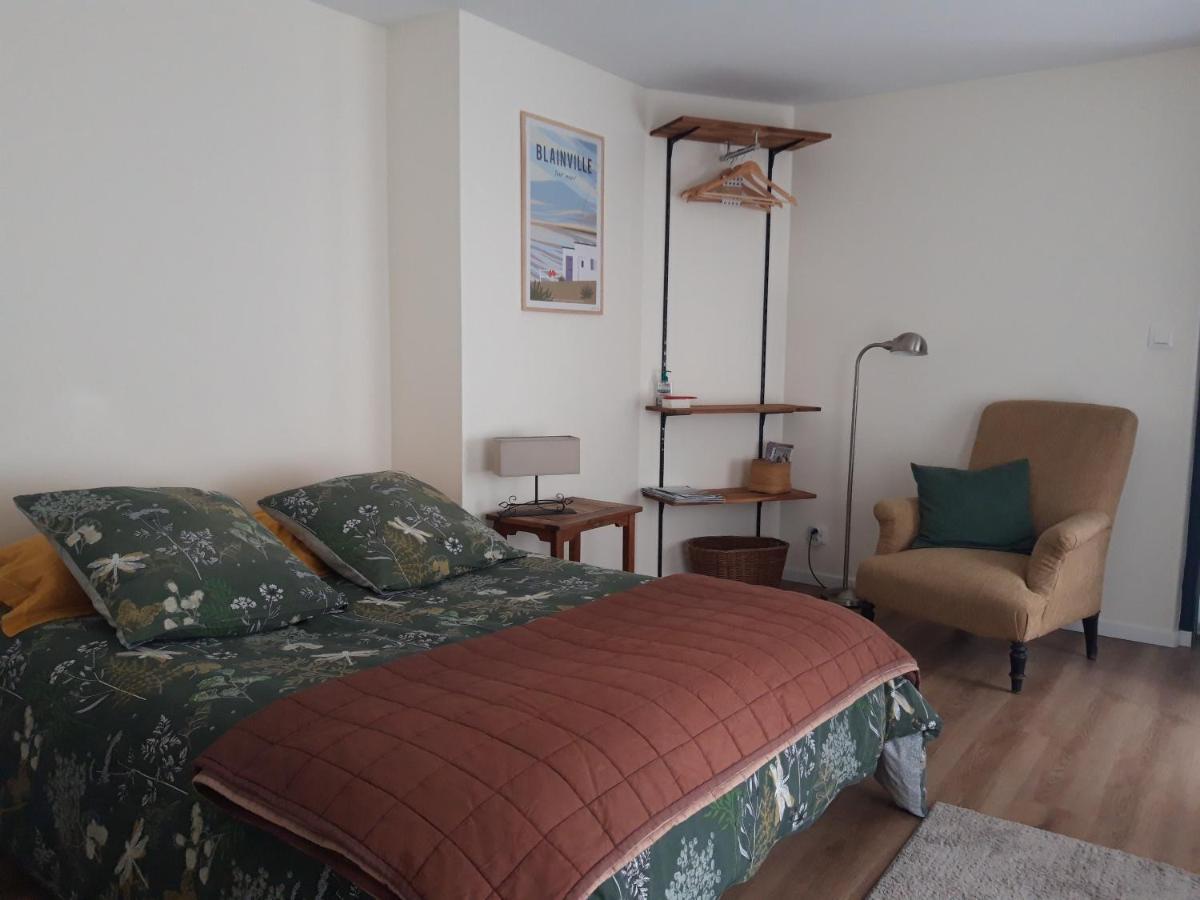 Agreables Chambres Independantes - Coutances Centre Экстерьер фото
